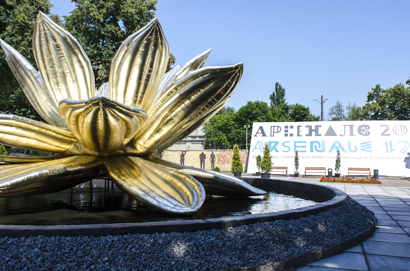 Korean artist Choi Jeong Hwa's <em>Golden Lotus</em> (2012, waterproof fabric inflated by motor, diameter 11m), produced specially for Kyiv, bloomed in the city's central Independence Square in April before being placed in the courtyard in front of Mystetskyi Arsenal. Image courtesy of the author. 