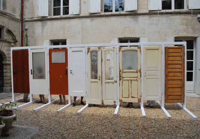 “Between Doors,” Montpellier, France, 2011. Image courtesy of MOBA.