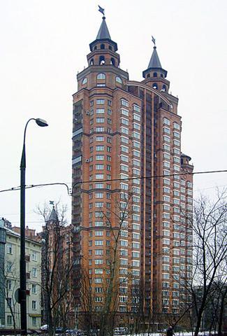 Apartment building on Teplichnyi Lane. Photograph by the author.