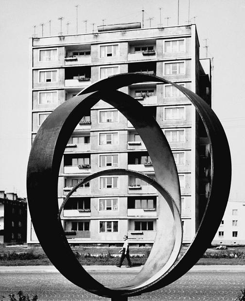 Elzbieta Tejchman, "Untitled (Juliusz Wo?niak’s ‘spatial form’)," 1965, black-and-white photograph. Courtesy of Elzbieta Tejchman. 