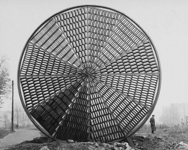 Elzbieta Tejchman, "Untitled (Antoni Starczewski’s ‘spatial form’)," 1965, black-and-white photograph. Courtesy of Elzbieta Tejchman.