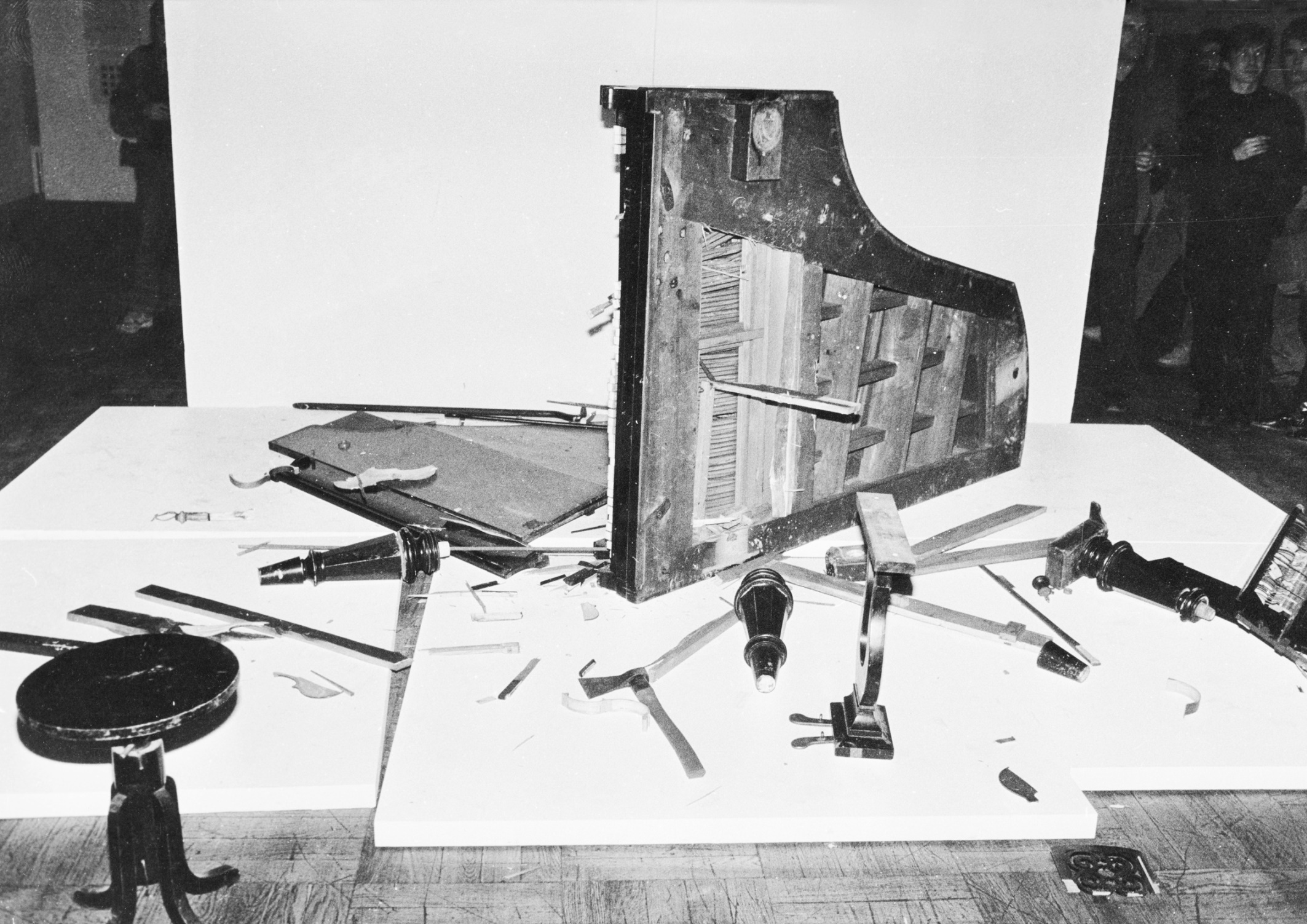 Leonhard Lapin, Ülevi Eljand, Ando Keskküla, “Trio for Piano,” 1990, happening in Tallinn Art Hall, 1990. Images from the archives of the Art Museum of Estonia.
