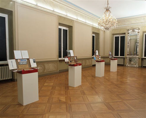 Ivan Moudov, 'Fragments, 2002–2007,' 4 hand-made boxes, stolen fragments. Installation view, Kunstverein Braunschweig. Image courtesy of Kunstverein Braunschweig.