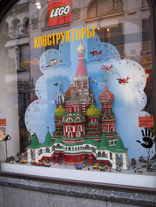 Floating freely: St Basil's Cathedral by day, 2000 (photo by Tetsuhiko Yoshimura).