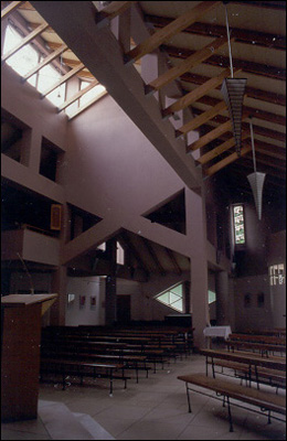 The church and the parish-center 'Heilig Kreuz' in Halle. Interior. 1986-1990. Architect: Ralf Niebergall. 