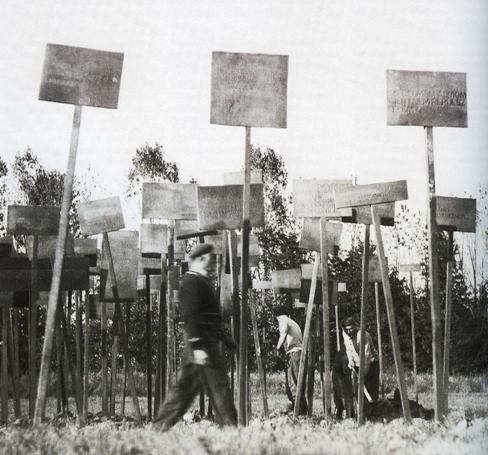 Gyula Pauer, ‘Protest Sign Forest’, 1978 (2009) Image courtesy of Gyula Pauer.