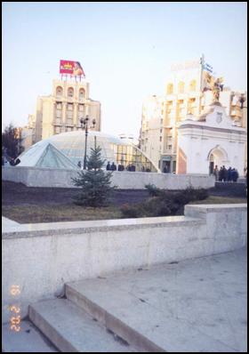  Independence square and the replicated Liadsky Gates.